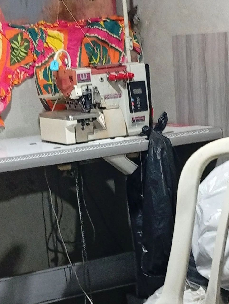 Máquina de costura overloque 