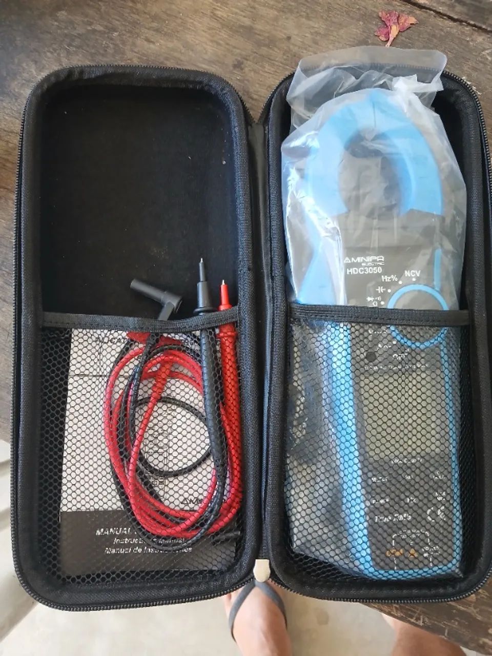 Alicate Amperímetro Digital 