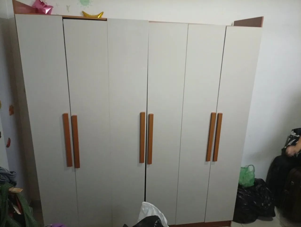 Quarta roupa 6 portas