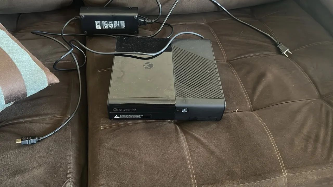 Xbox 360 super slim 