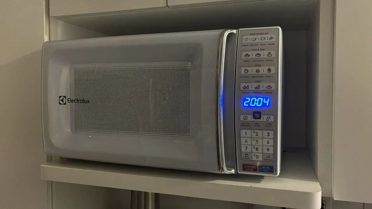 Micro-ondas Electrolux Branco Perfeito com Funções 34L MEO44