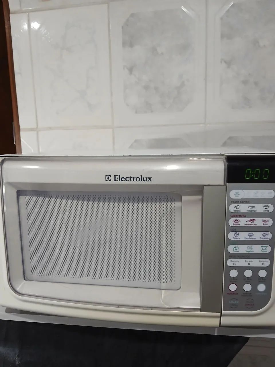 Microondas Electrolux 23L 127V  funcionando perfeitamente  - Foto 3