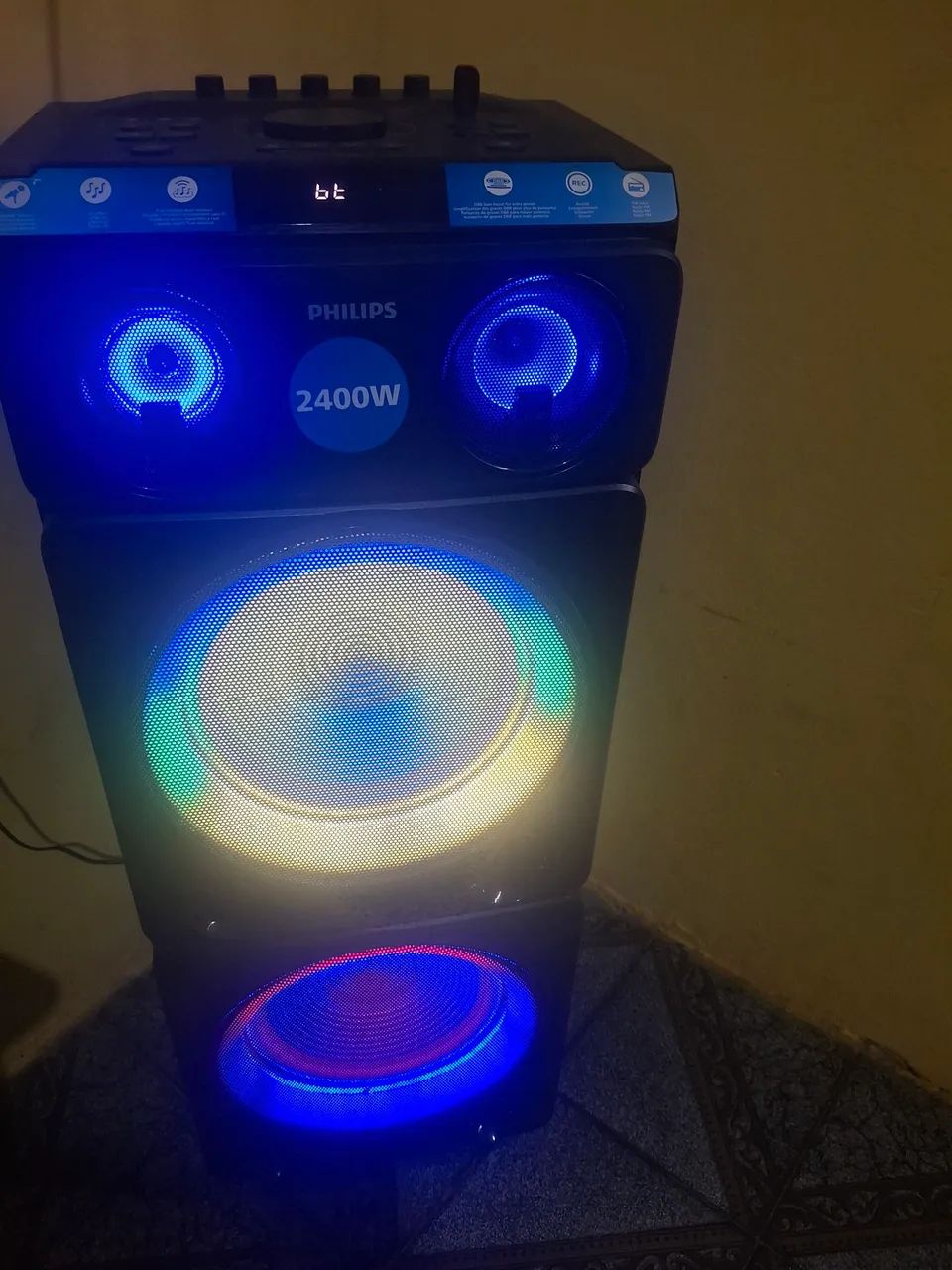 Caixa de som Philips semi nova pega muito alta - Foto 3