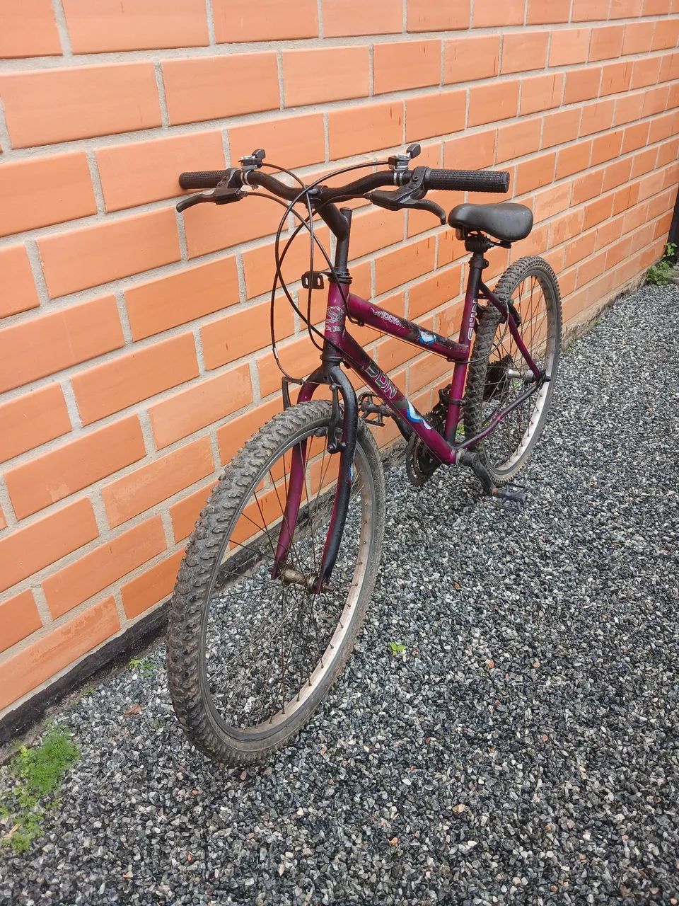 Bicicleta 18 marchas, em uso funciona