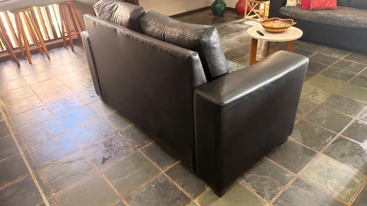 Sofá de Couro 2 e 3 Lugares com Porta-Copos - Foto 4