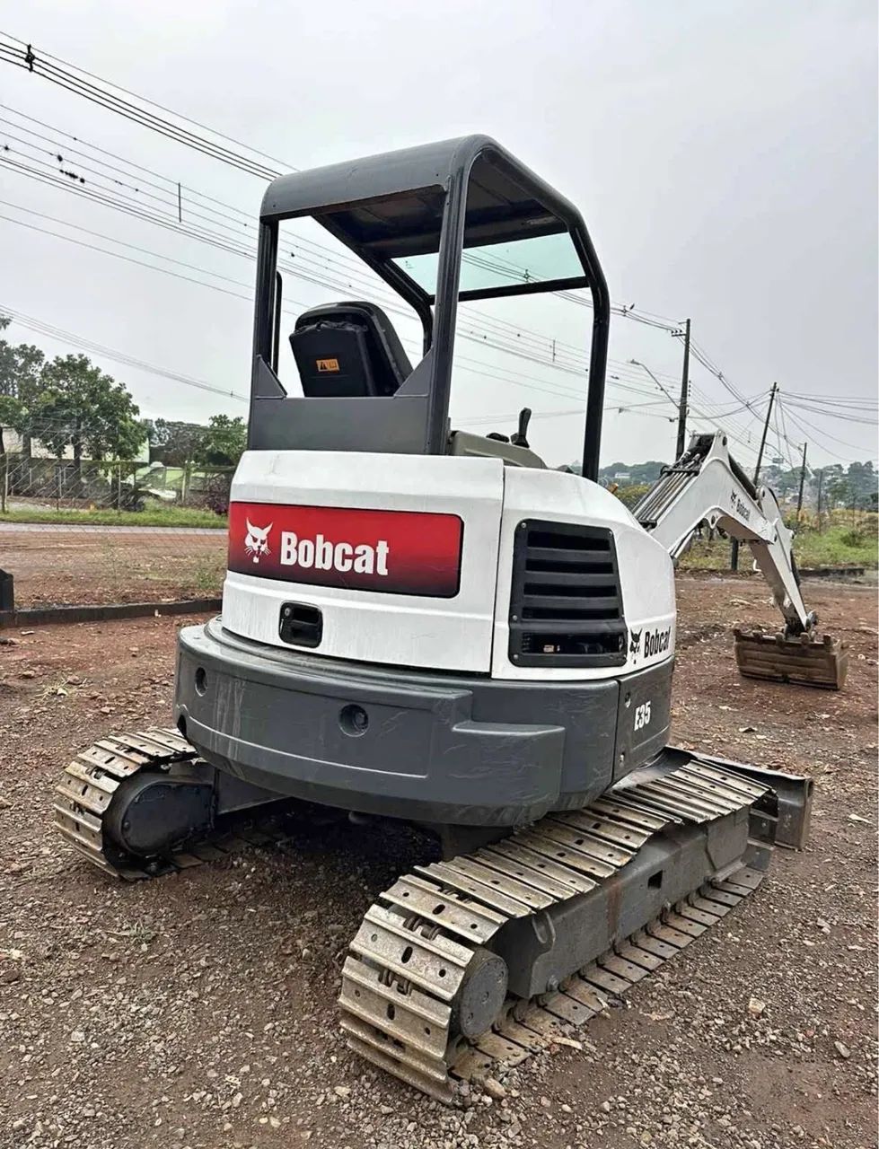 Miniescavadeira Bobcat E35 ano 2015, com 8.650 horas, em SP - Foto 2