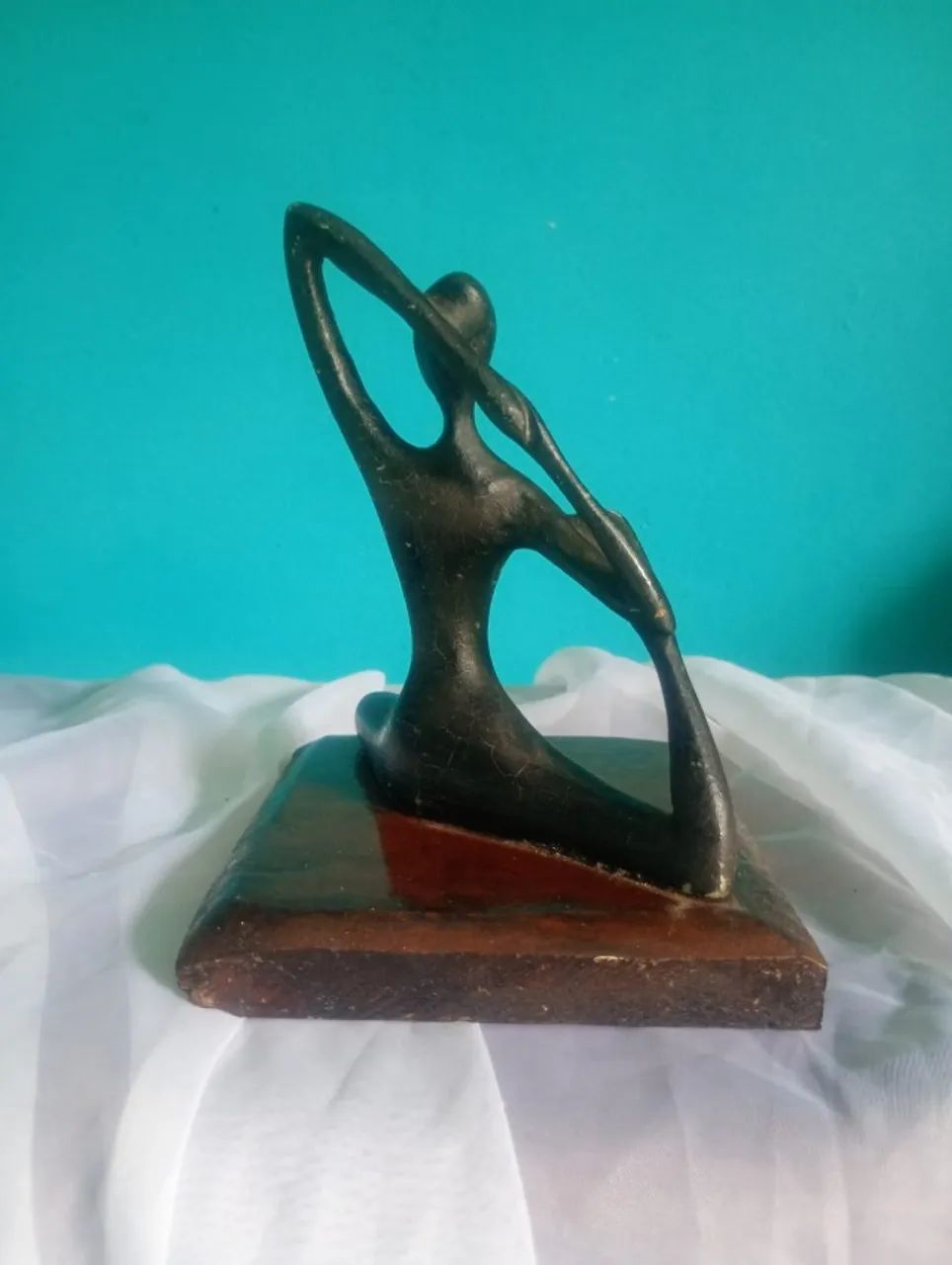 Antiga e linda escultura de bailarina Em alumínio e madeira - Foto 4