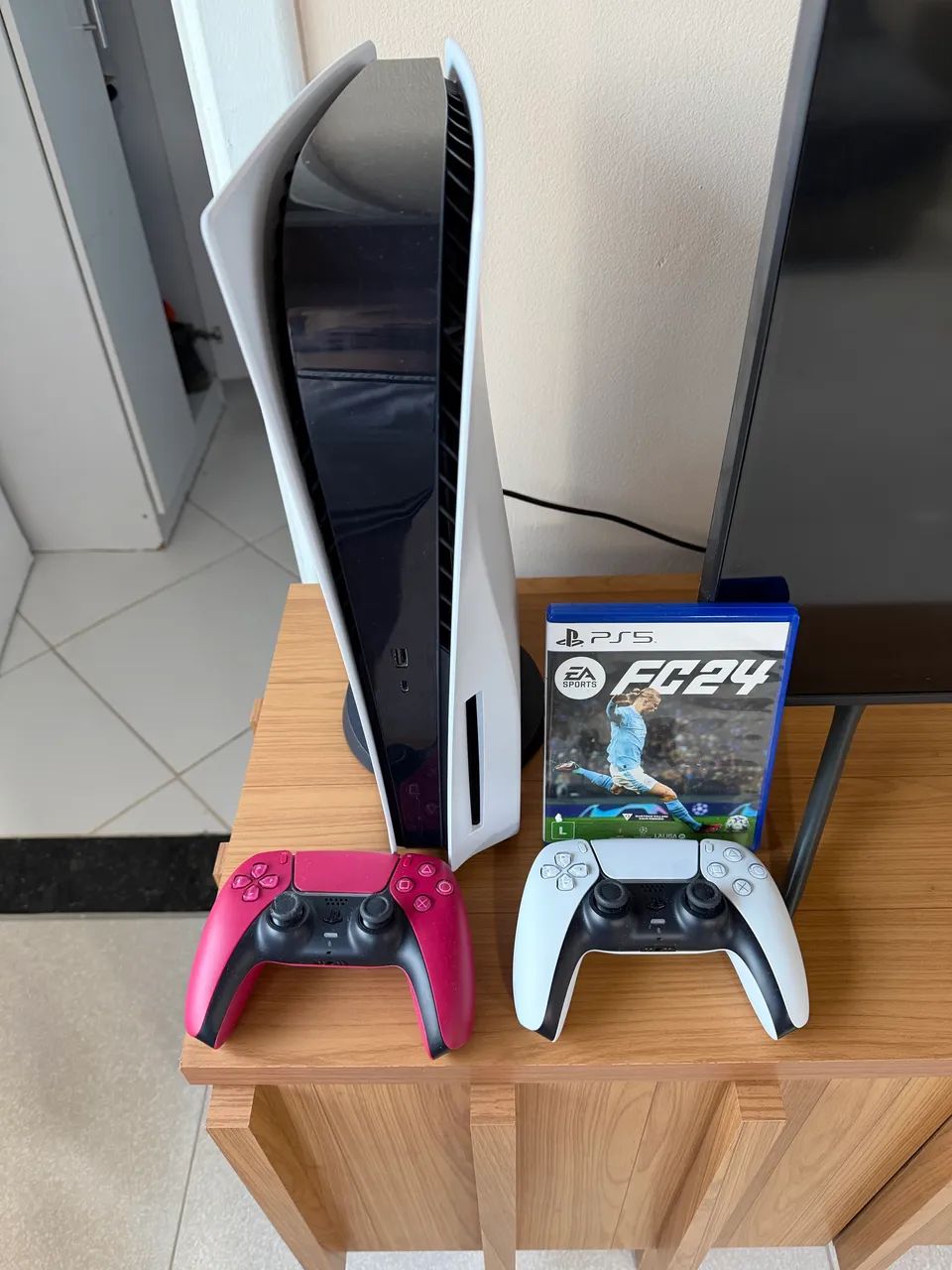 PlayStation 5 com 2 controles e fifa24 - Foto 2
