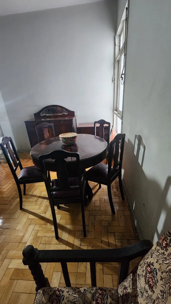 Mesa de antiga com 05 cadeiras - Foto 4