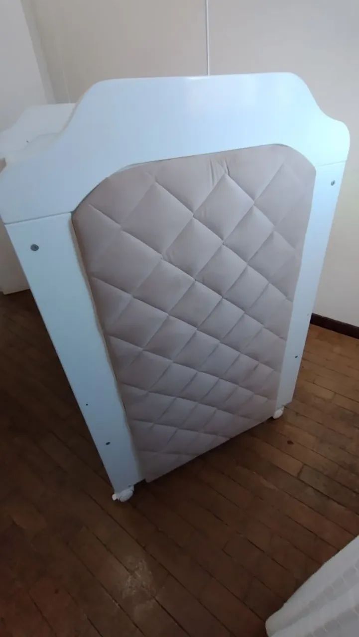 BERÇO INFANTIL BRANCO COM SUEDE E COM COLCHÃO - ÓTIMO ESTADO - Foto 5