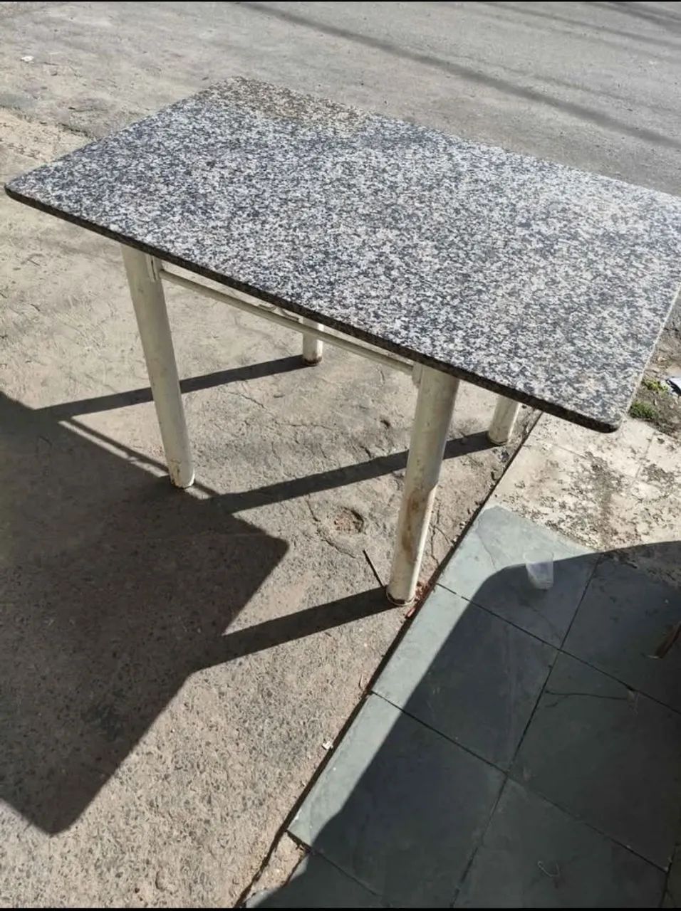 Mesa de granito com base de metal  - Foto 3