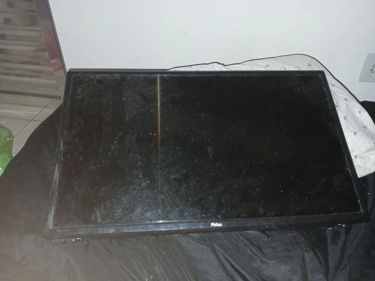 Tv simples com 24 polegadas, mas funcionamento perfeitamente