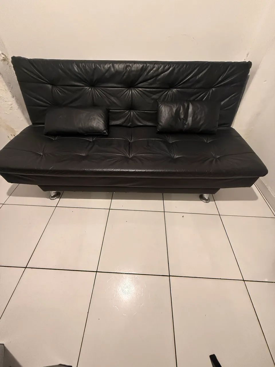 Sofá-cama casal 3 lugares courino preto