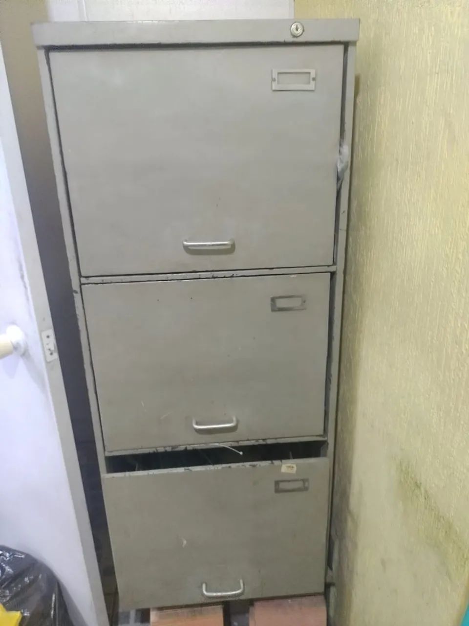 Vendo Arquivo de Aco 3 gavetas R$ 180,00 retirar no centro de são Bernardo do campo  - Foto 2