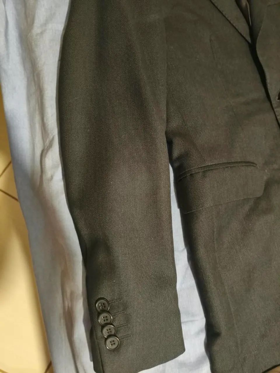 Vendo dois terno cinza e preto tamanho 46medio - Foto 5
