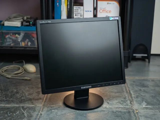 Monitor Samsung 17 743N