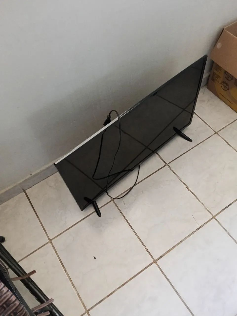 TV 39' Com tela apagada - Foto 2