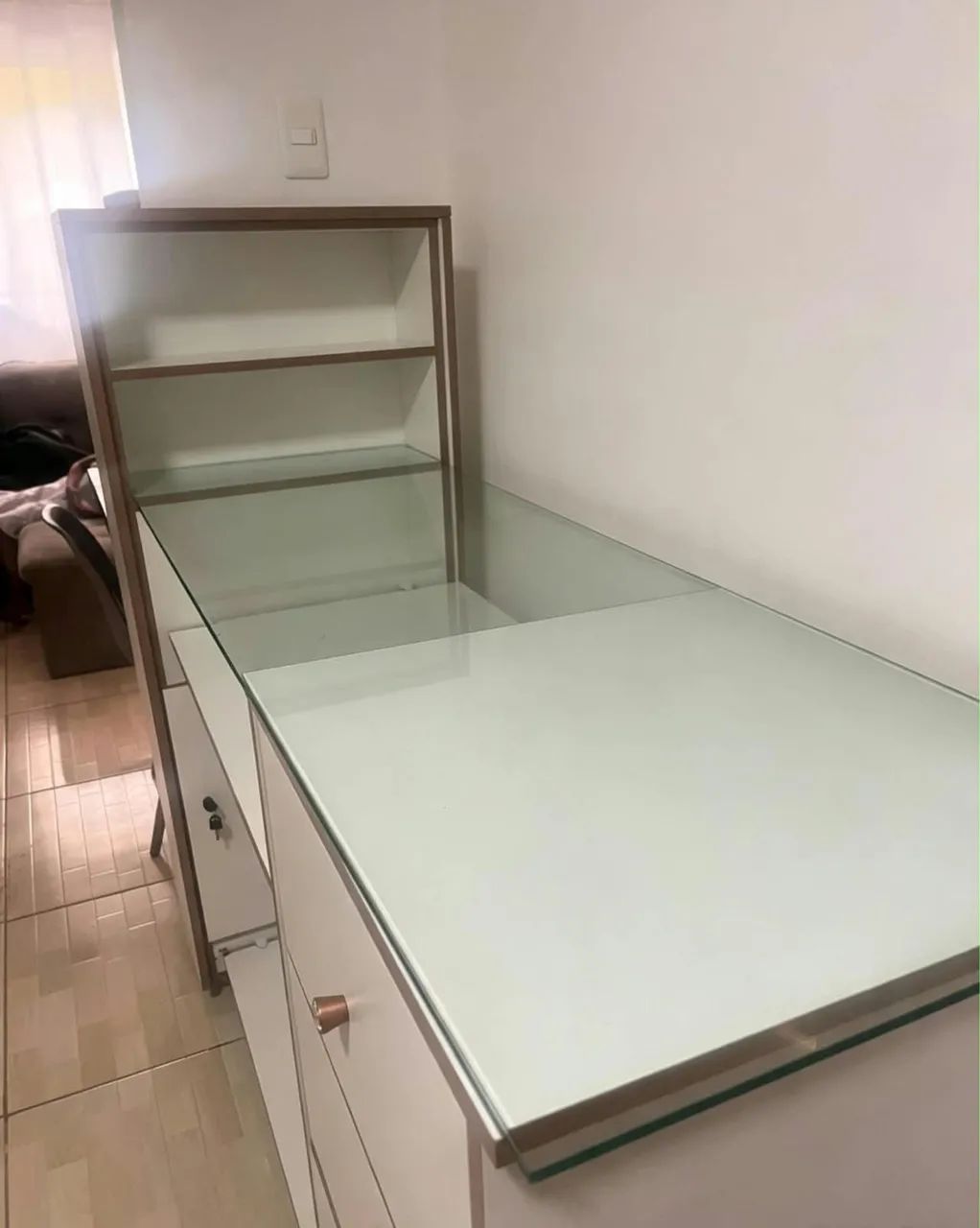 Mesa para nail designer completa com gavetas 
