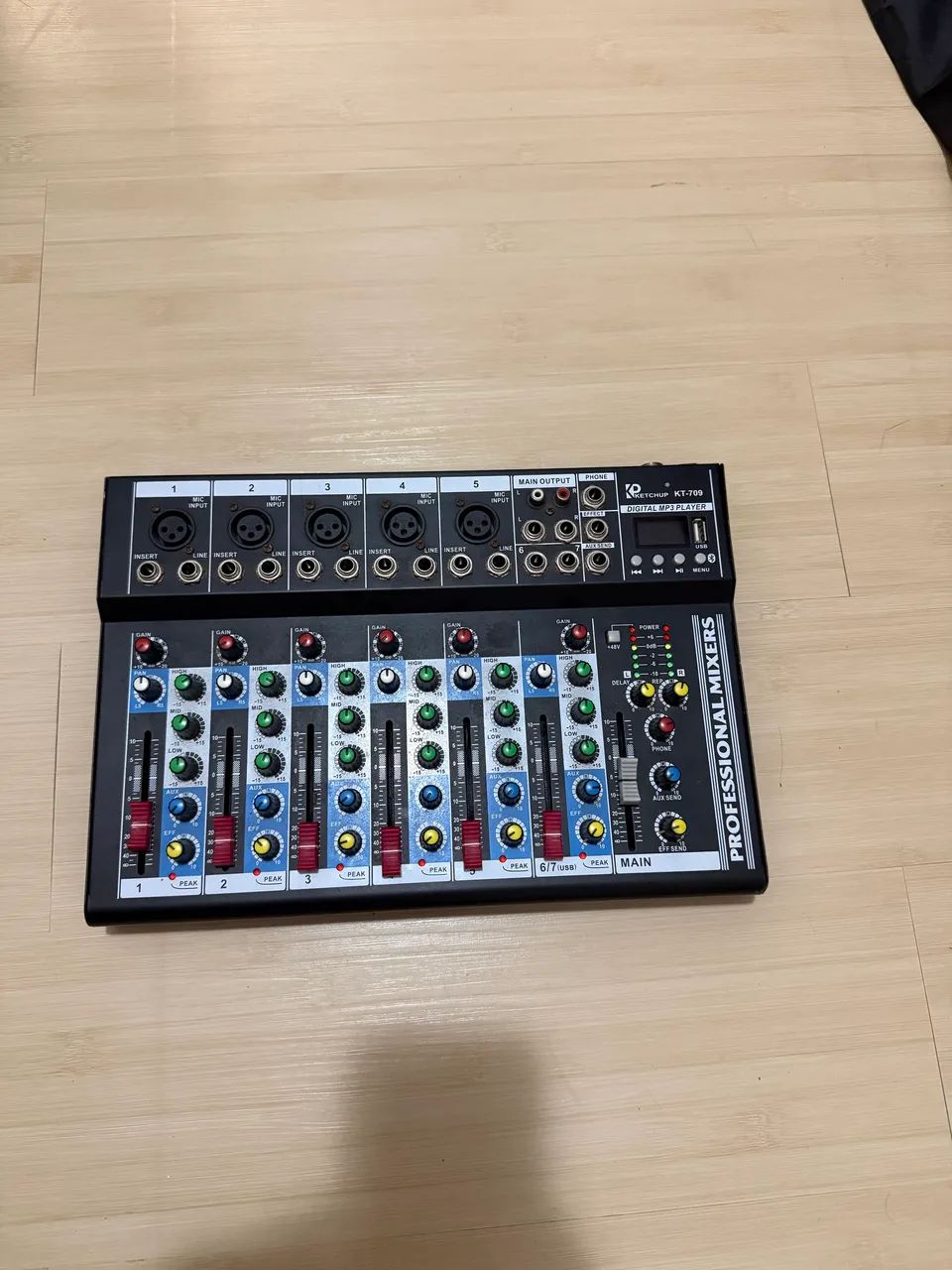 Mesa de Som Ketchup KT-709 - 7 Canais com Bluetooth e USB