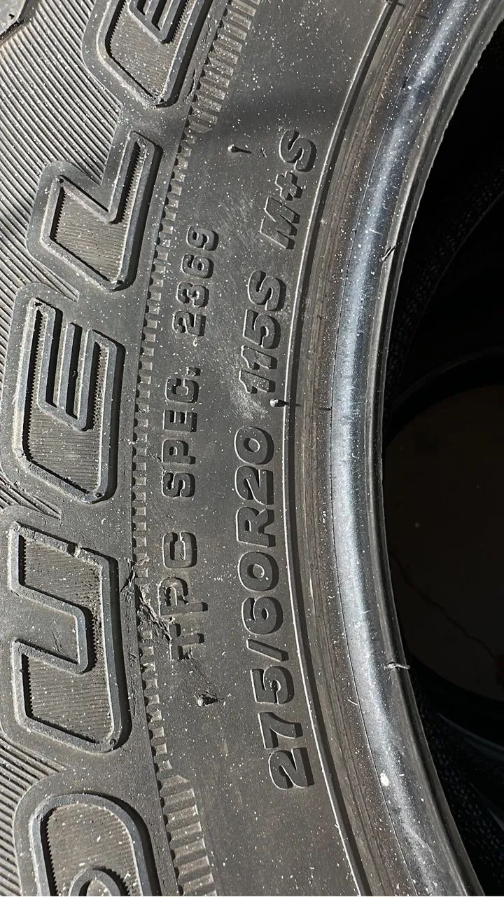 Pneus nova Silverado 275/60/20 DuelerA/T