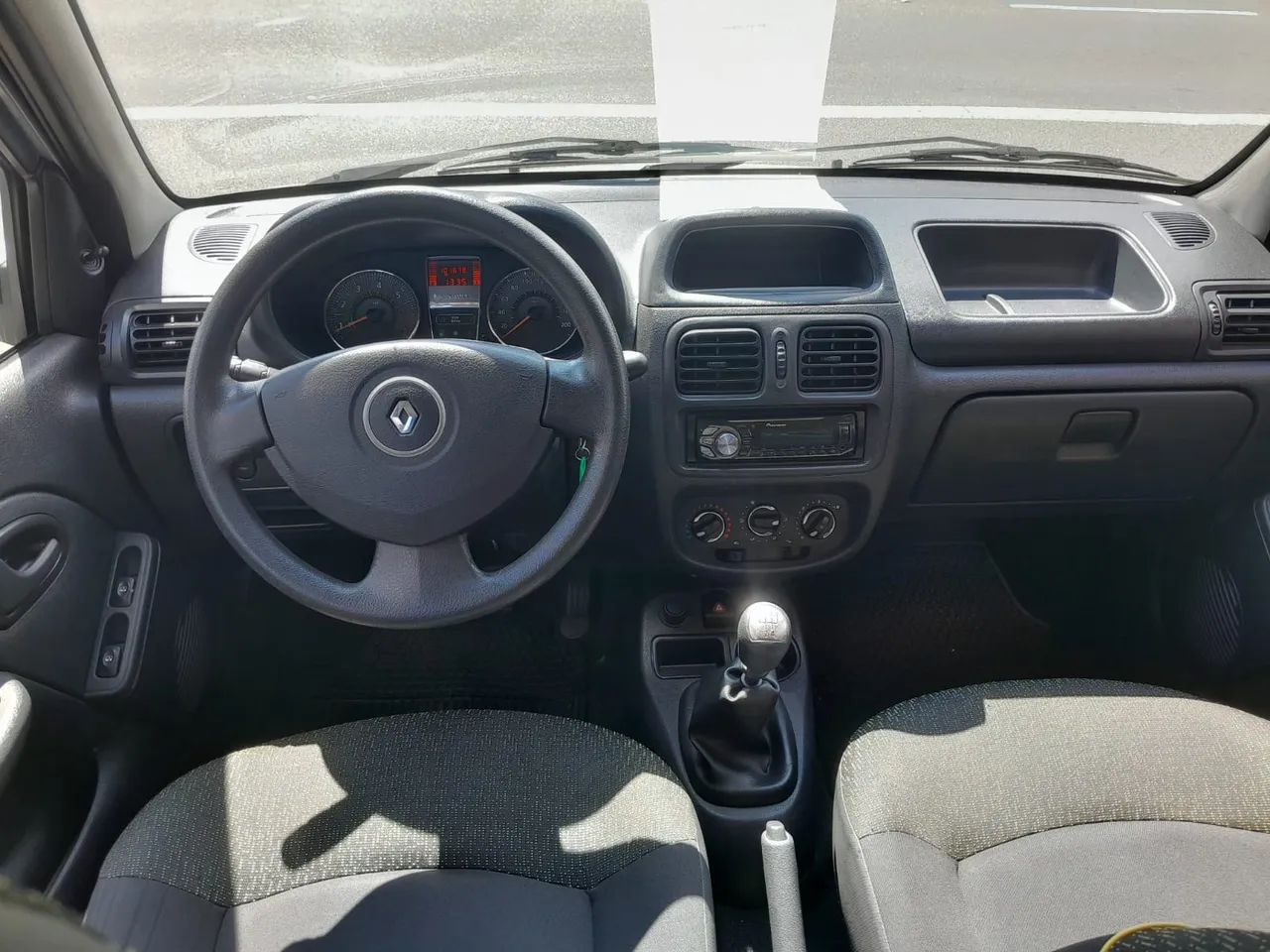 Renault Clio Expression Hi-flex 1.0 16V 5P 2014 - Foto 3