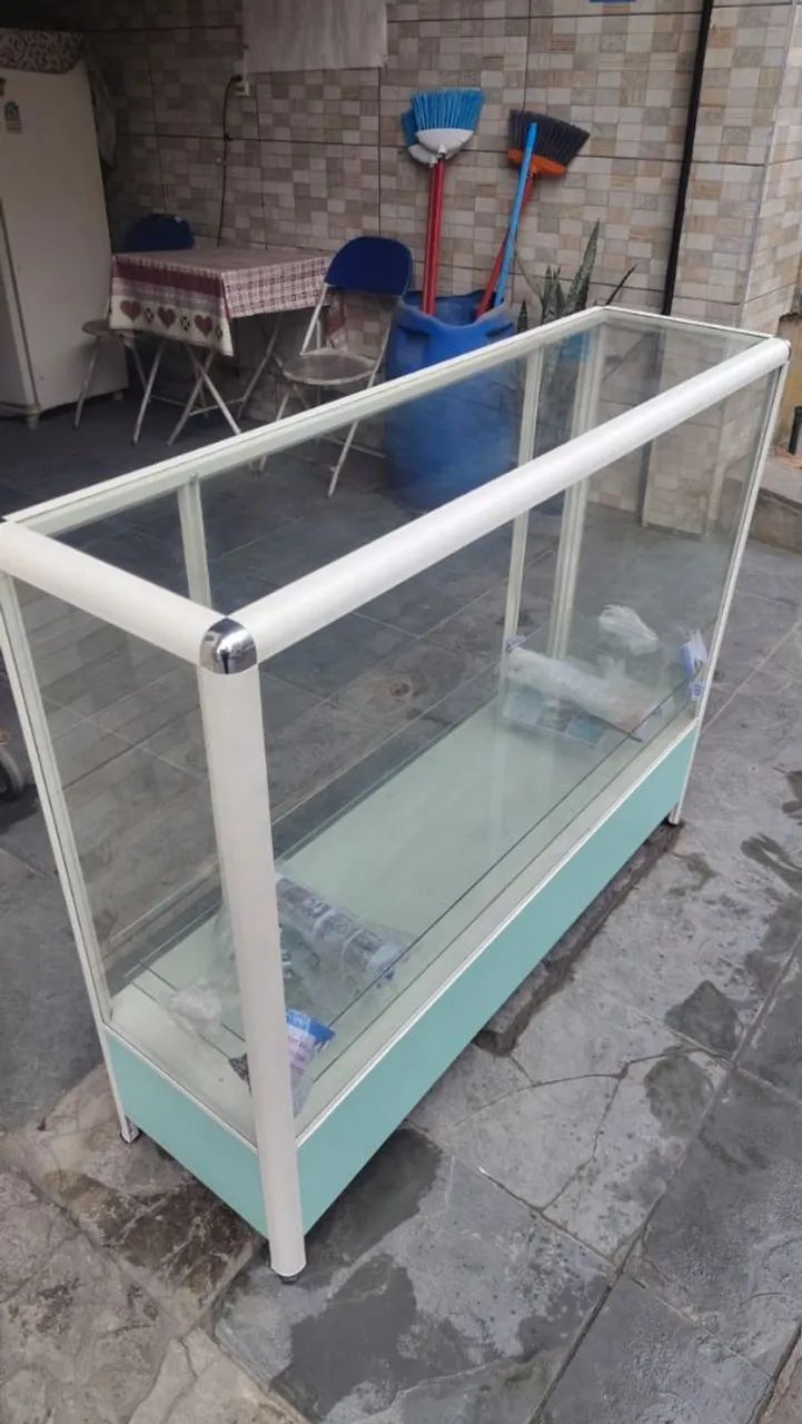 Vende-se vitrine seca 