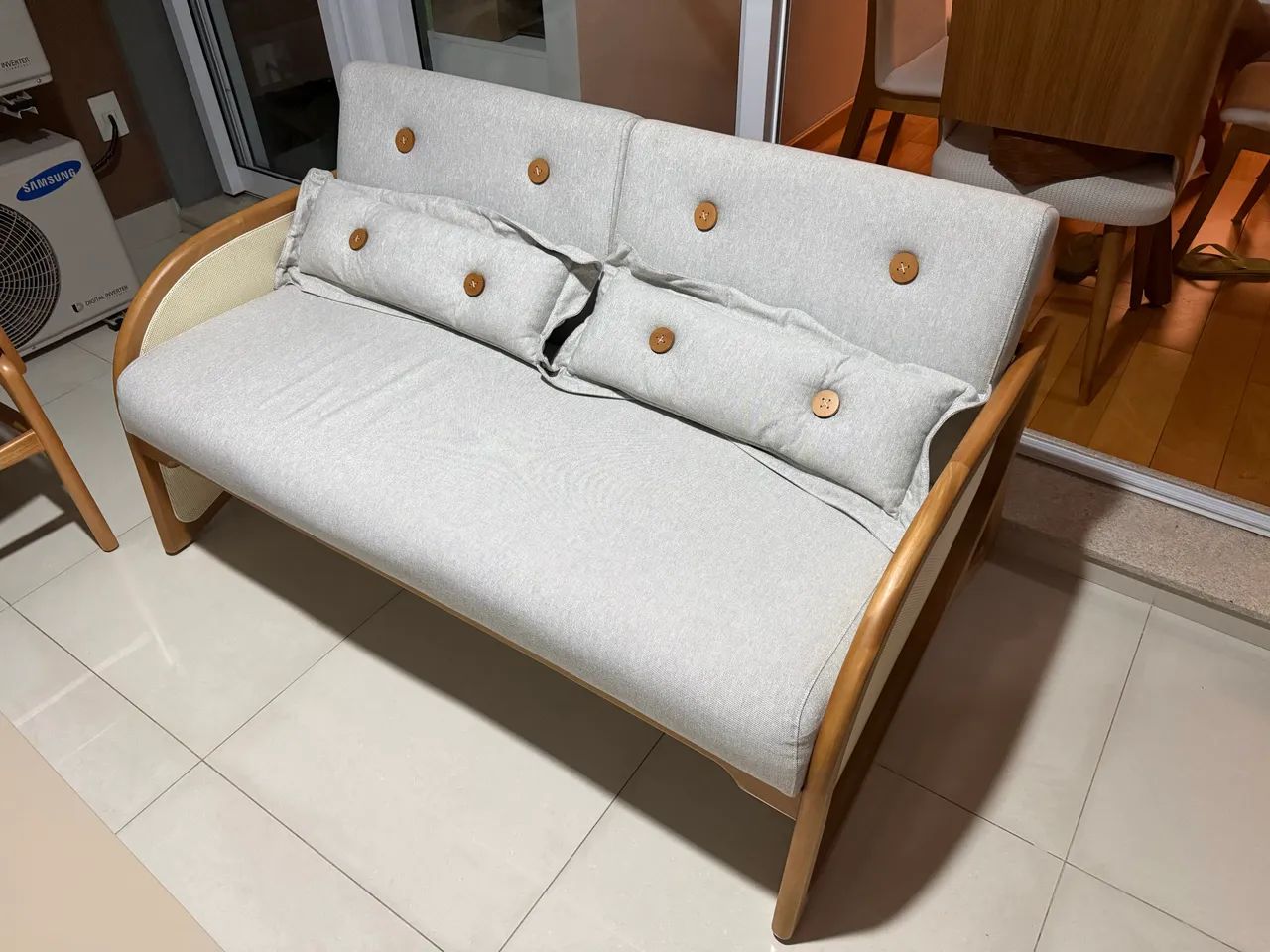 Sofá moderno madeira e palha 2 lugares  - Foto 4