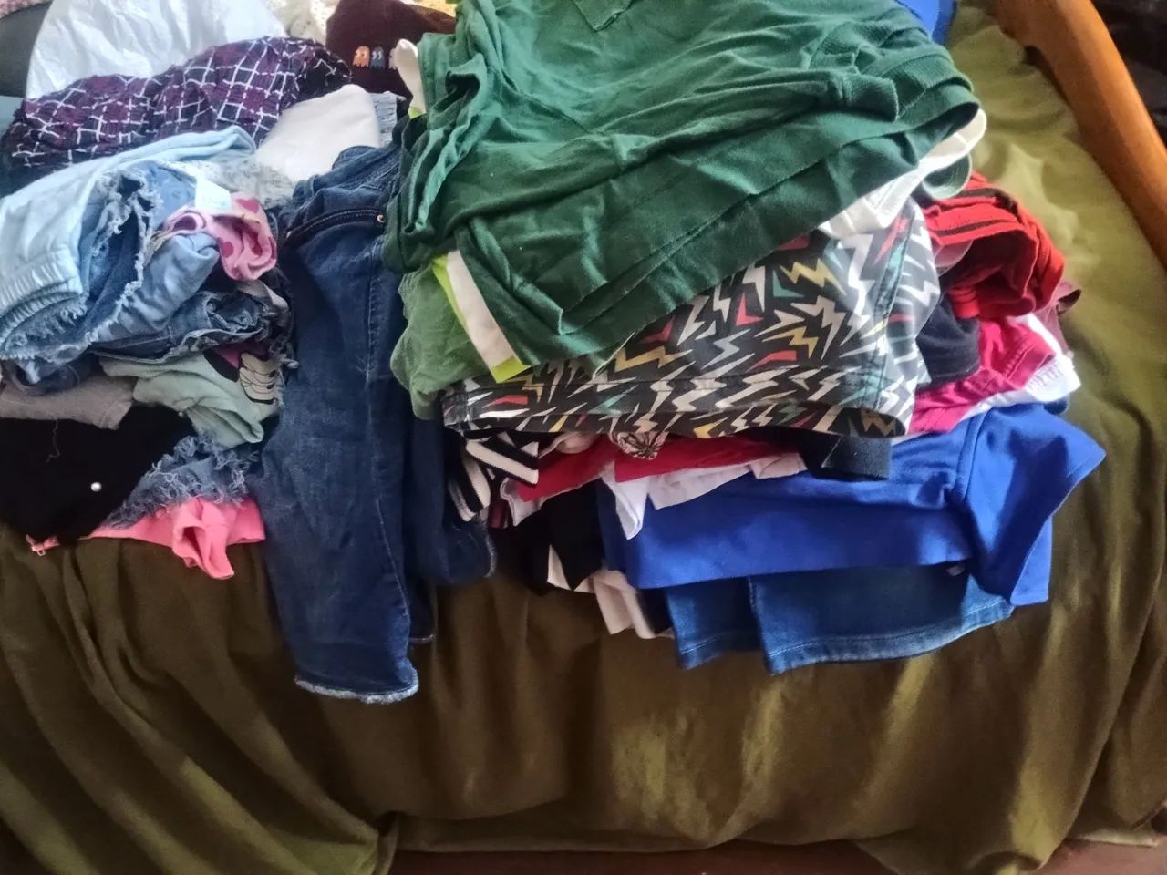 250 peças de roupas