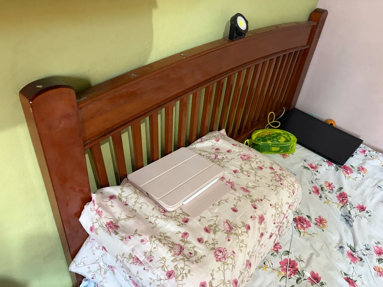 CAMA DE MADEIRA - EXCELENTE  - Foto 2