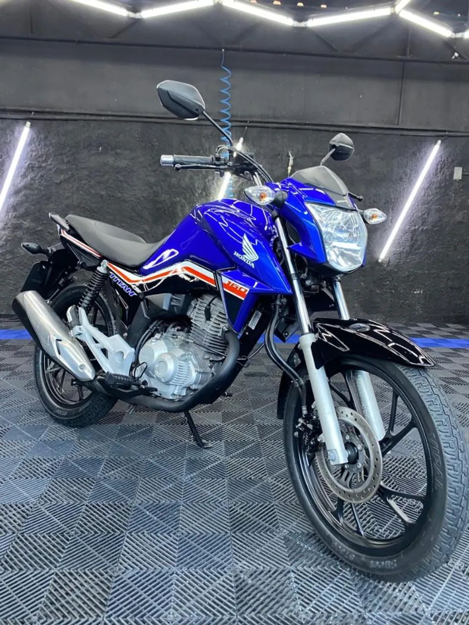 Titan 160
