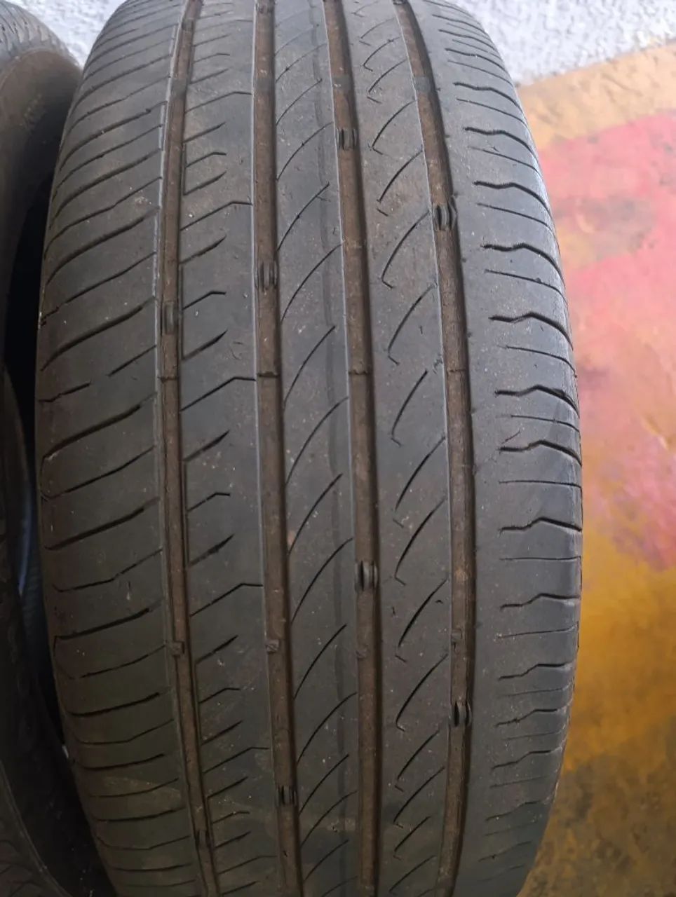 Pneus 205/60/16 semi-novo