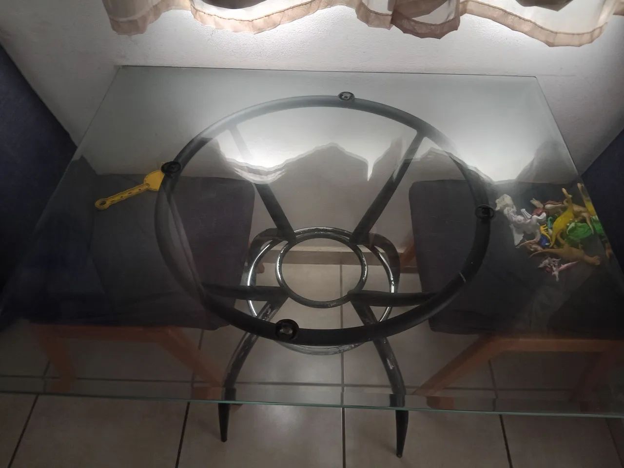 Vendo mesa de vidro pés de inox  - Foto 2