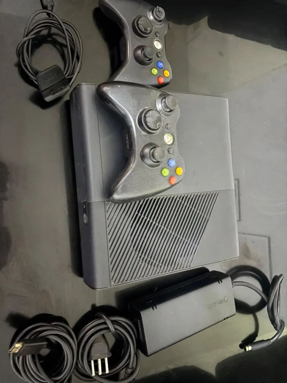 Xbox 360 com dois controles 
