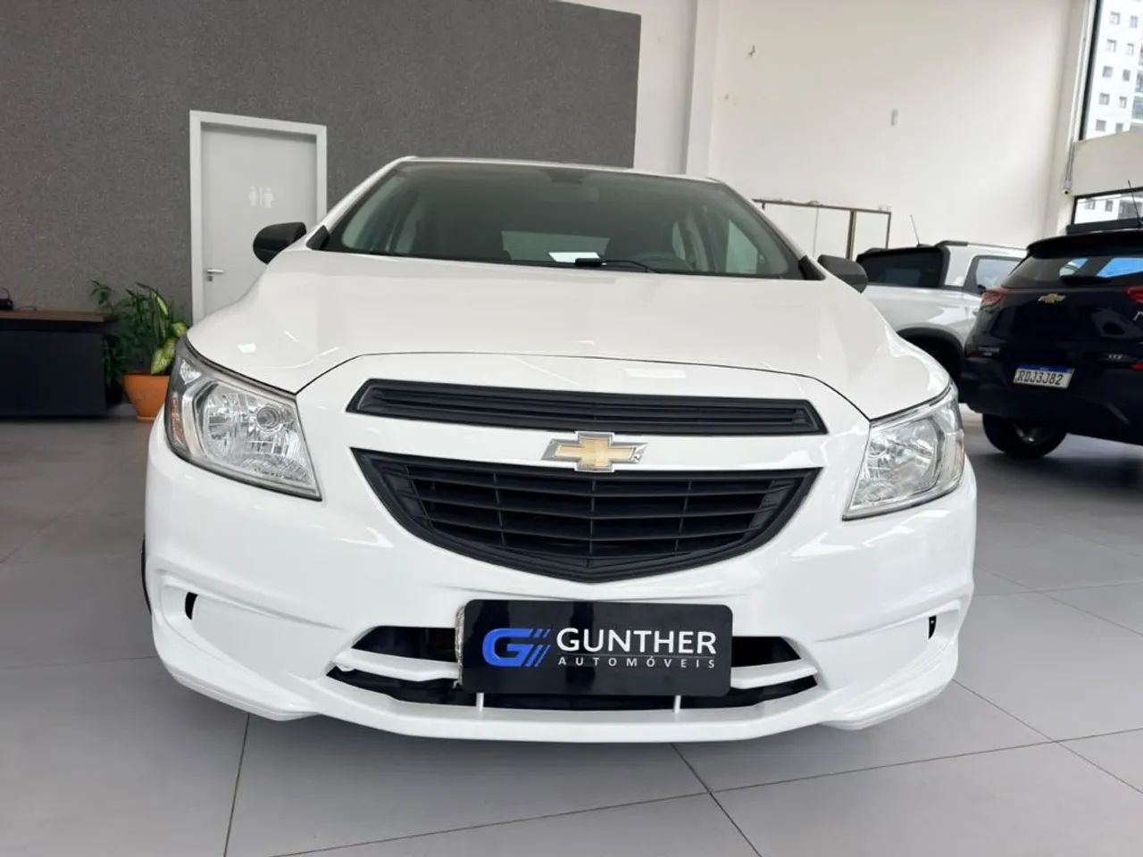 Chevrolet Onix JOY Hatch 1.0 8V Flex Mec. 4P 2017 - Foto 4