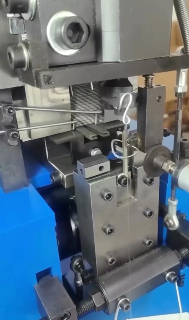 Equipamento p/ Fechamento de Molas de Retentores 
