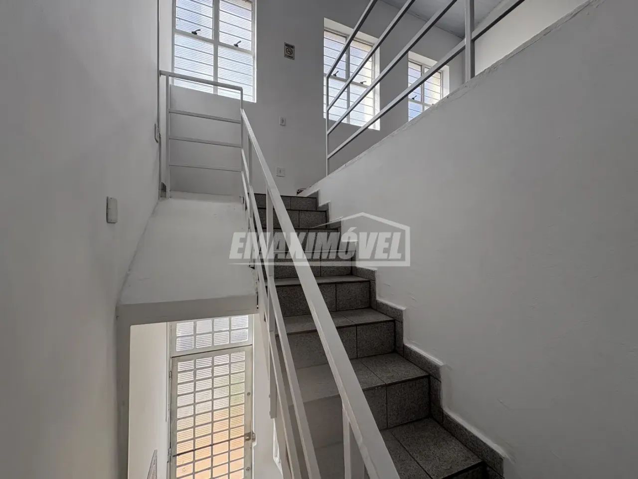 2 salas comerciais com aproximadamente 45 m² no bairro Vila Hortencia - Foto 3
