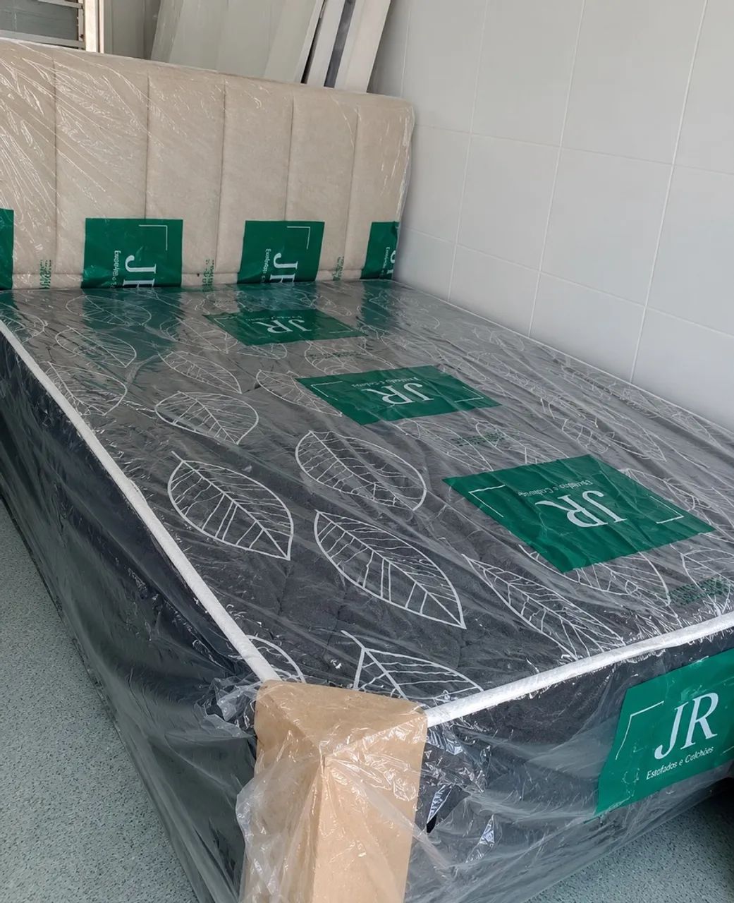 Cama Casal Box Baixa com 5cm de espuma D28