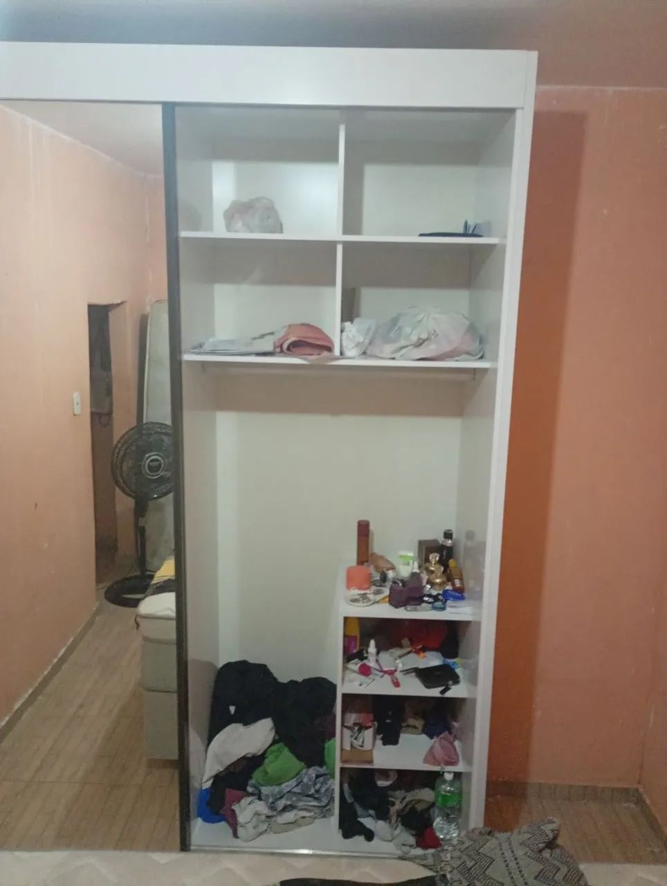 Guarda-roupa novo com 4 meses de uso - Foto 2