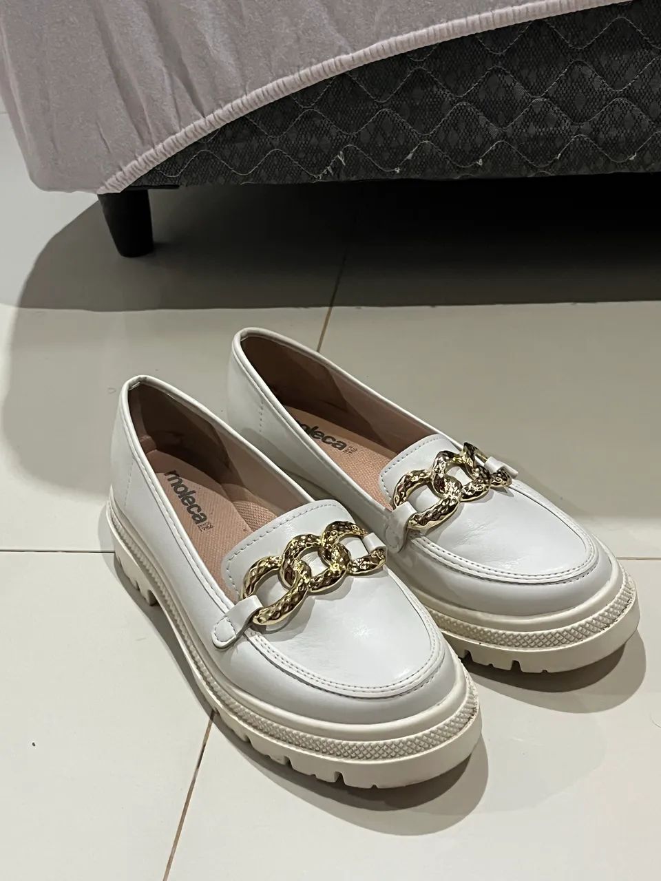 Mocassim Moleca TAM 36 off white - Foto 2