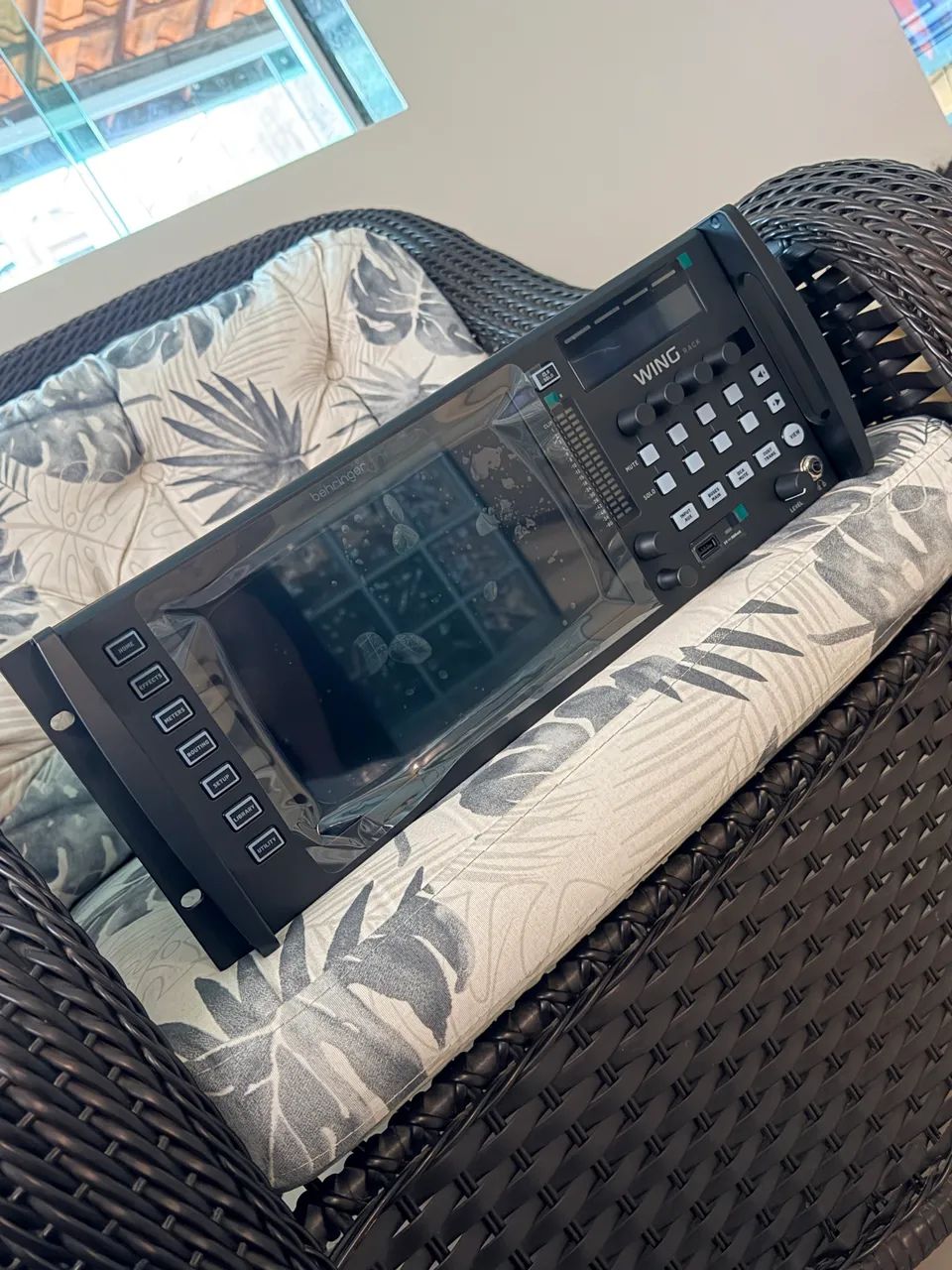 Mesa de som digital WING RACK