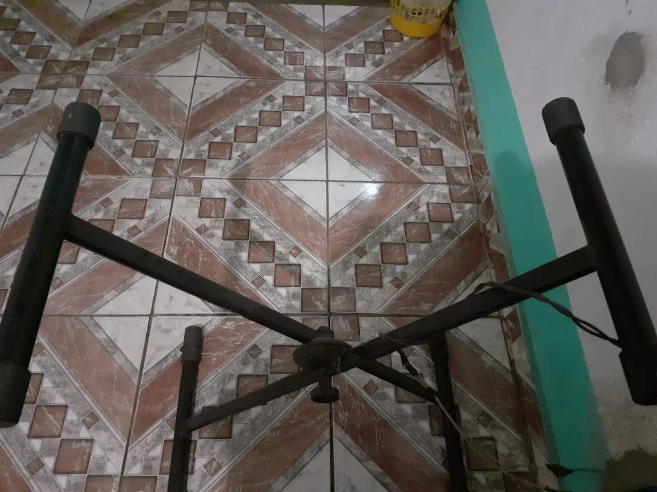 Suporte para teclado e microfone 