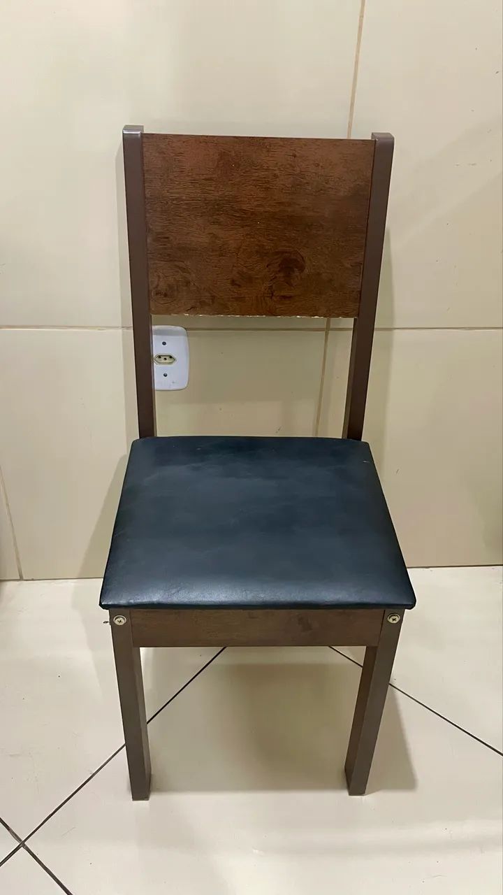 MESA COM 4 CADEIRAS
