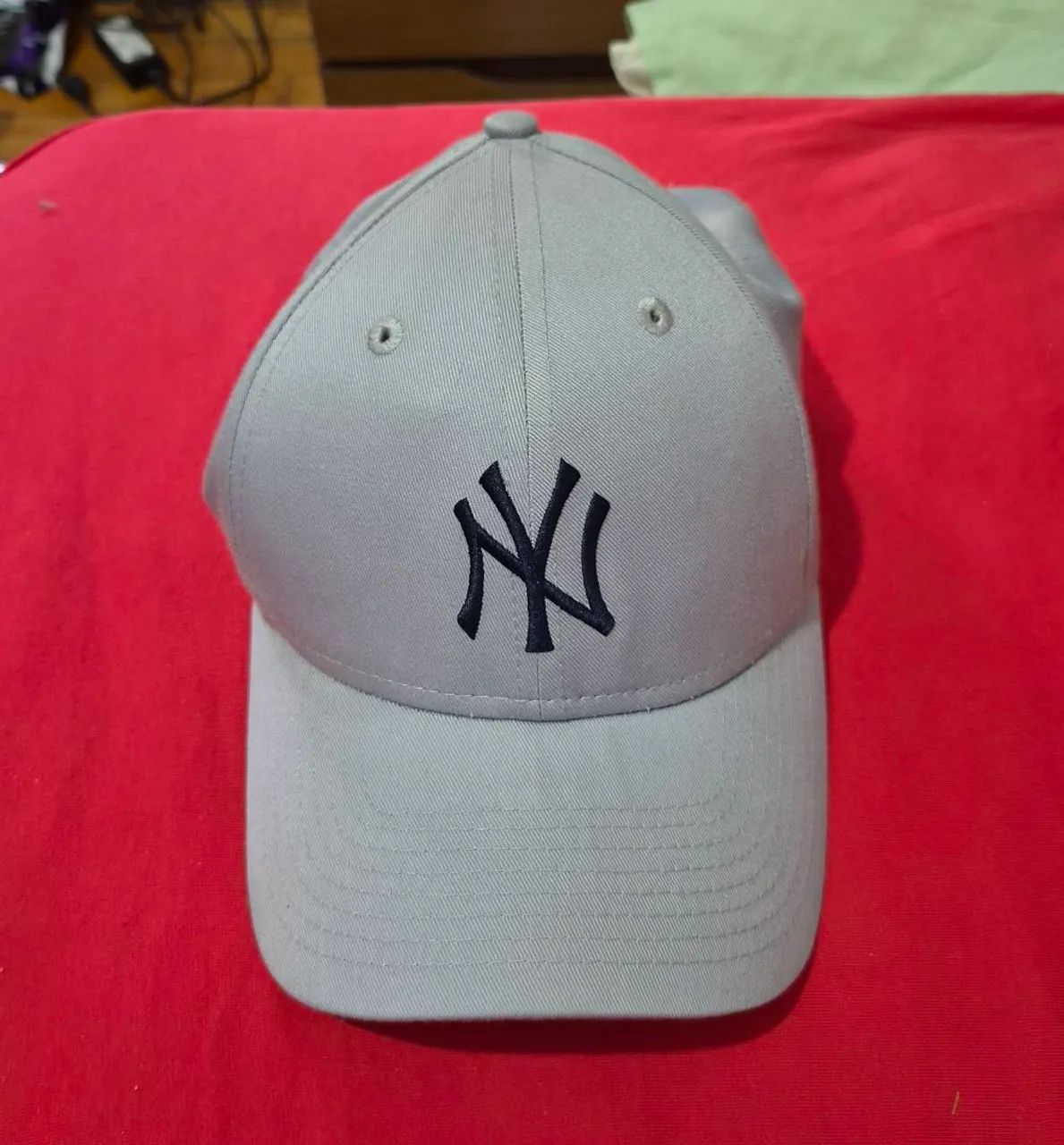 Boné New Era NY cinza 