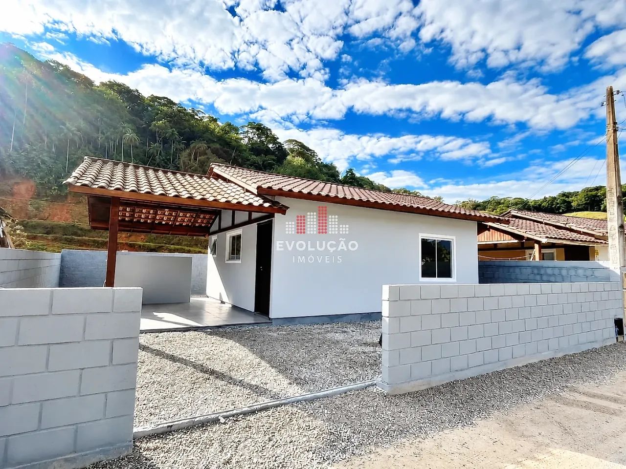 CASA 2 Quartos, 2 Vagas - Santo Amaro da Imperatriz