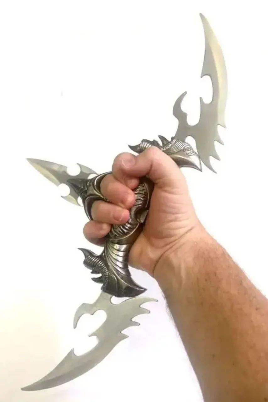 Manopla medieval com três lâminas  - Foto 3