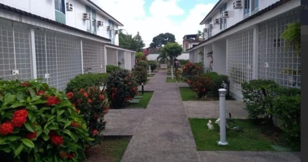 Alugo casa em condomínio fechado 