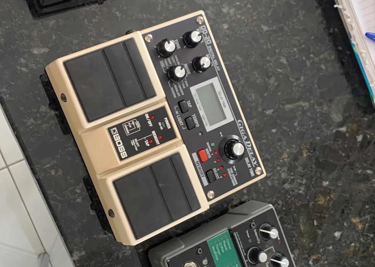 Pedal Boss dd 20 giga delay 