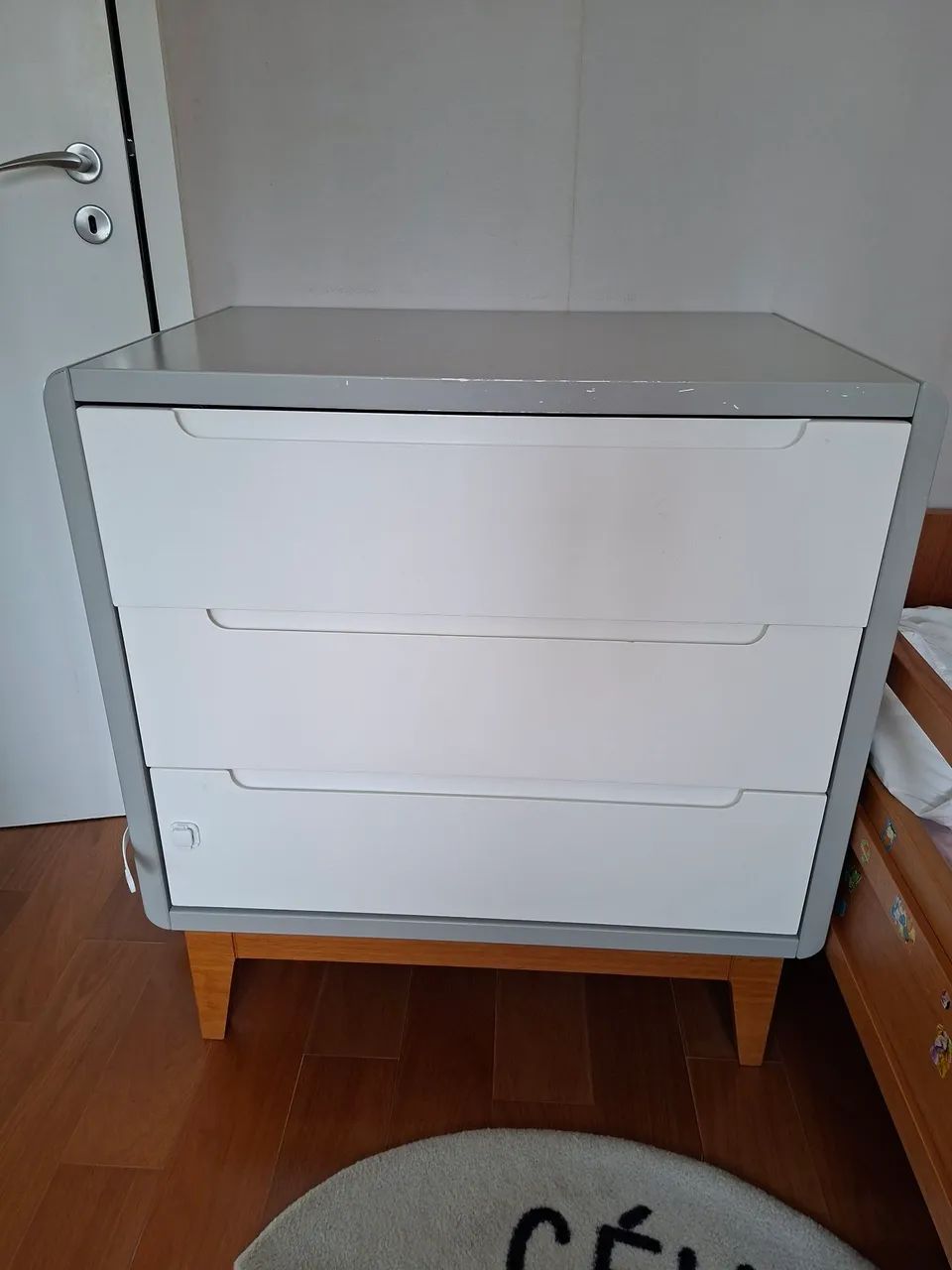 Cômoda com 3 gavetas linha BO