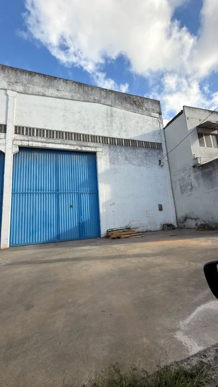 ALUGO GALPÃO COM 2 ESCRITÓRIOS PRÓX DA VIA EXPRESA.