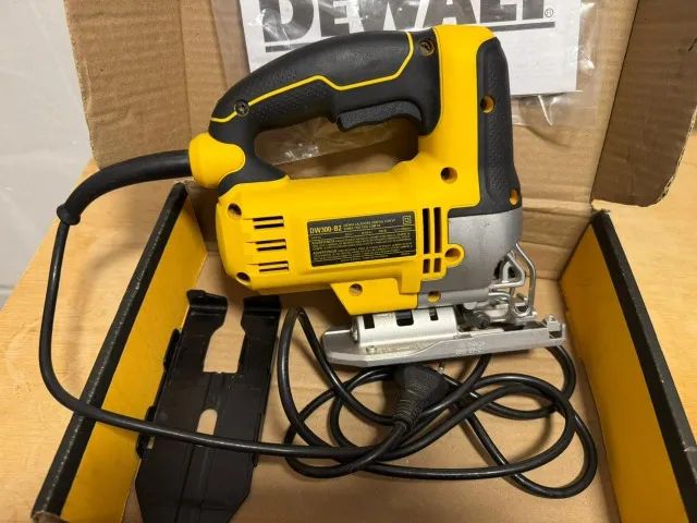 Serra Tico-tico Madeira Profissional Dewalt DW300 500W - Foto 3